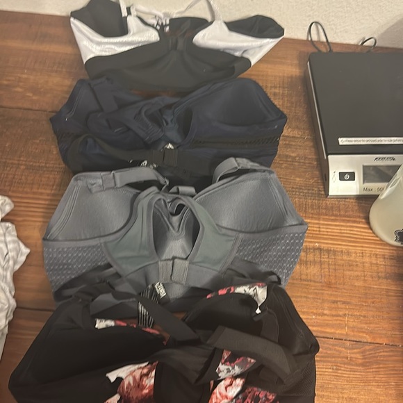 Bundle of 4 vs sports bras - Picture 2 of 2